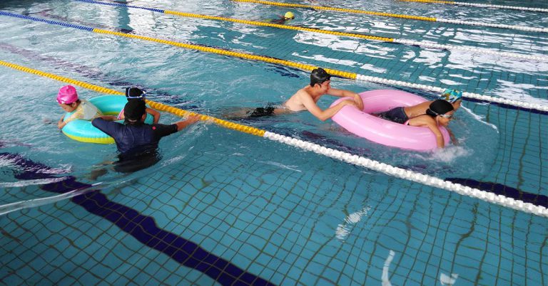 Read more about the article 熟悉水性，也要長出自信！   ─森小游泳週的家庭聯絡簿