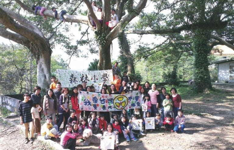 《實驗教育法》通過，森小以「非學校型態機構辦學」方式申請繼續辦學，正式被納入教育法規規範。