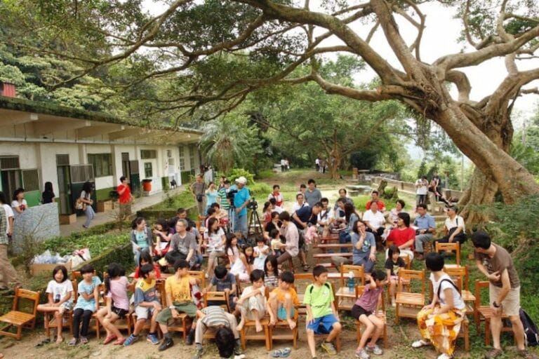 立法院通過《教育基本法》修正案，禁止學校有任何形式的體罰。台灣成為世界上第109個禁止校園體罰的國家。